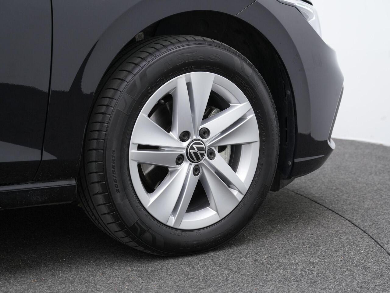 Volkswagen GOLF Variant 1.0 eTSI 110 pk DSG Life Business | Geheugen-/massagestoel | Stuur-/stoelverwarming | Achteruitrijcamera