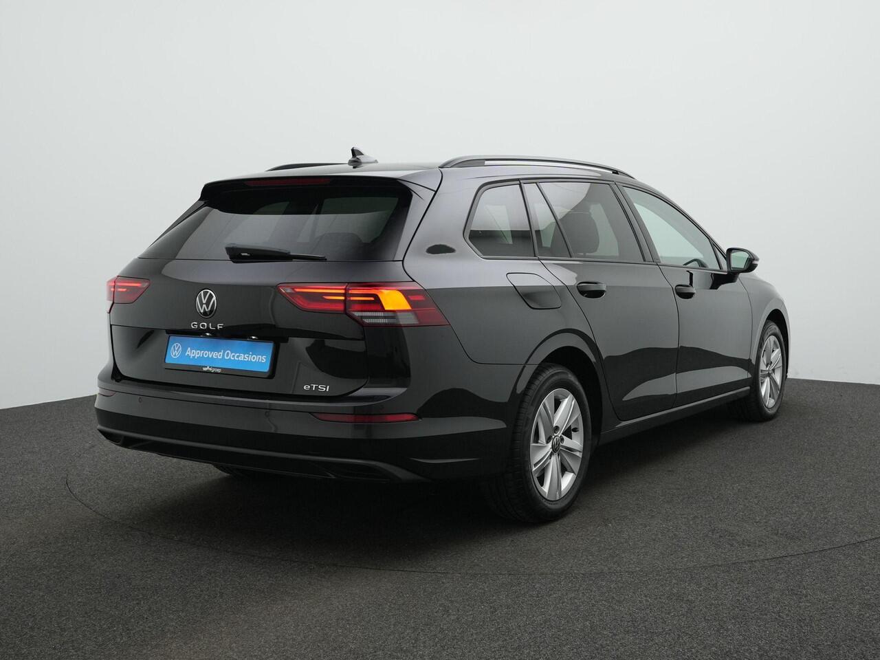 Volkswagen GOLF Variant 1.0 eTSI 110 pk DSG Life Business | Geheugen-/massagestoel | Stuur-/stoelverwarming | Achteruitrijcamera