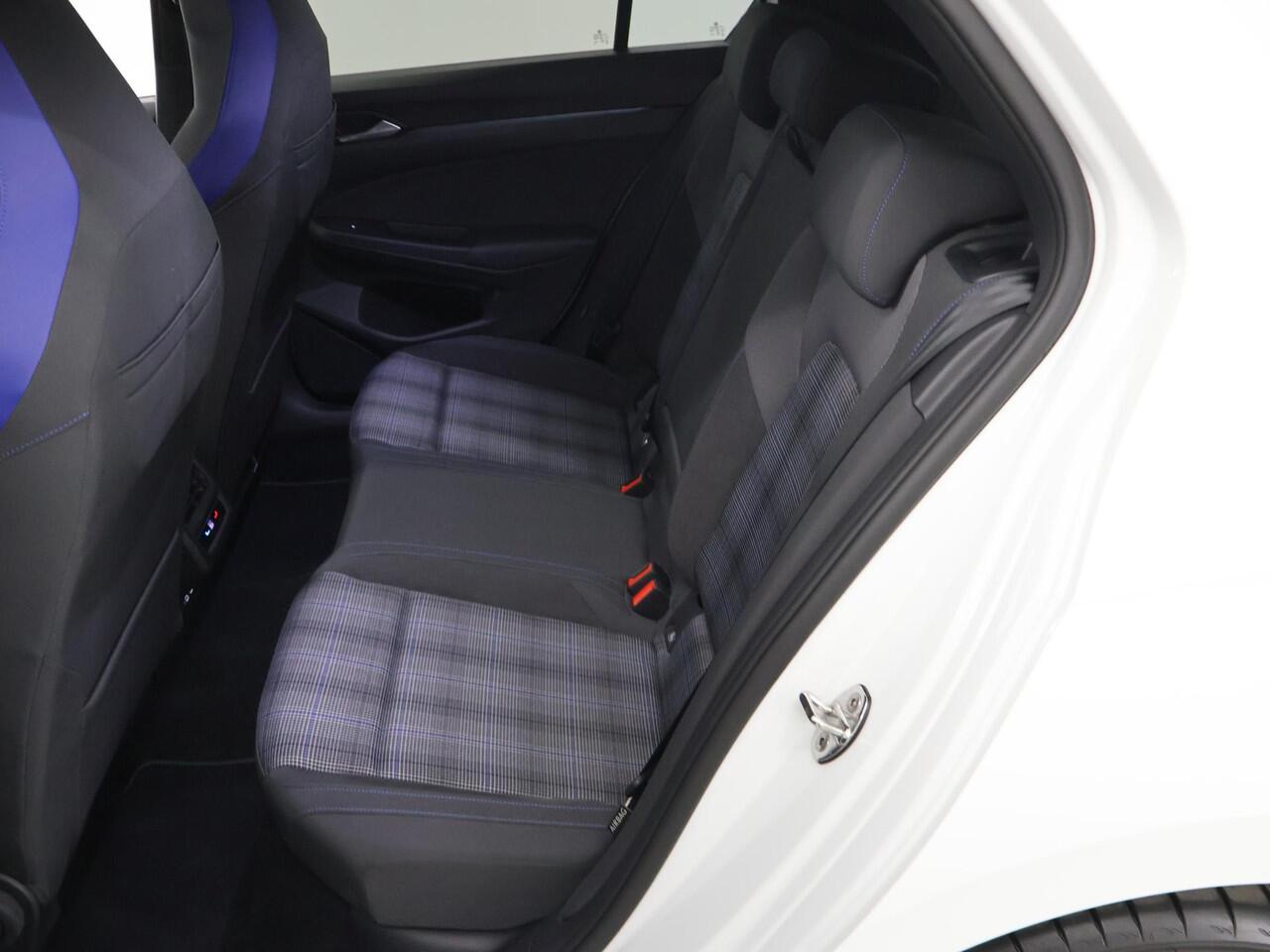 Volkswagen GOLF 1.5 eHybrid GTE | Matrix LED | HUD | 360° Camera | Stoel/Stuurverwarming | Keyless Entry/Go | Apple Carplay/Android Auto |