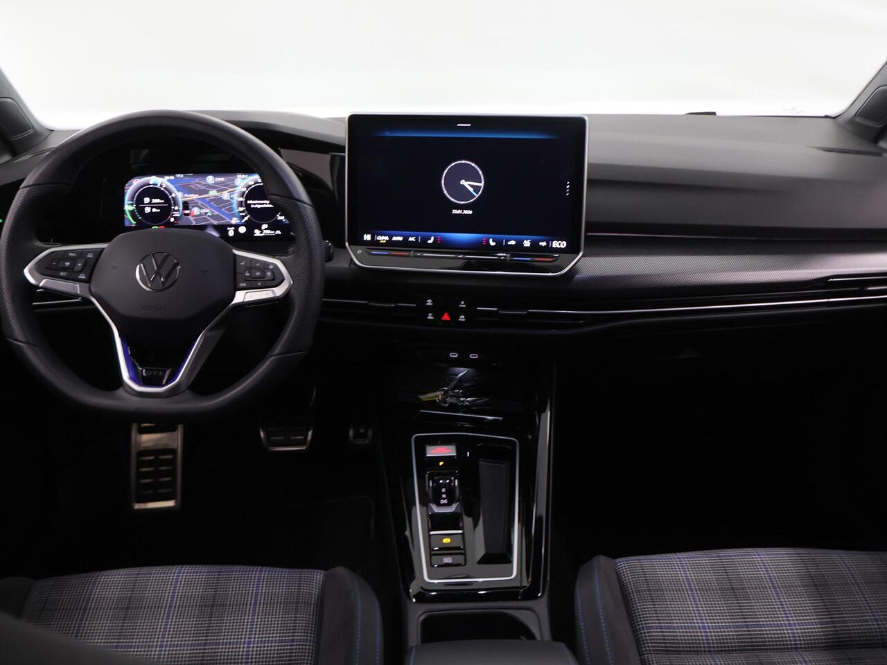 Volkswagen GOLF 1.5 eHybrid GTE | Matrix LED | HUD | 360° Camera | Stoel/Stuurverwarming | Keyless Entry/Go | Apple Carplay/Android Auto |