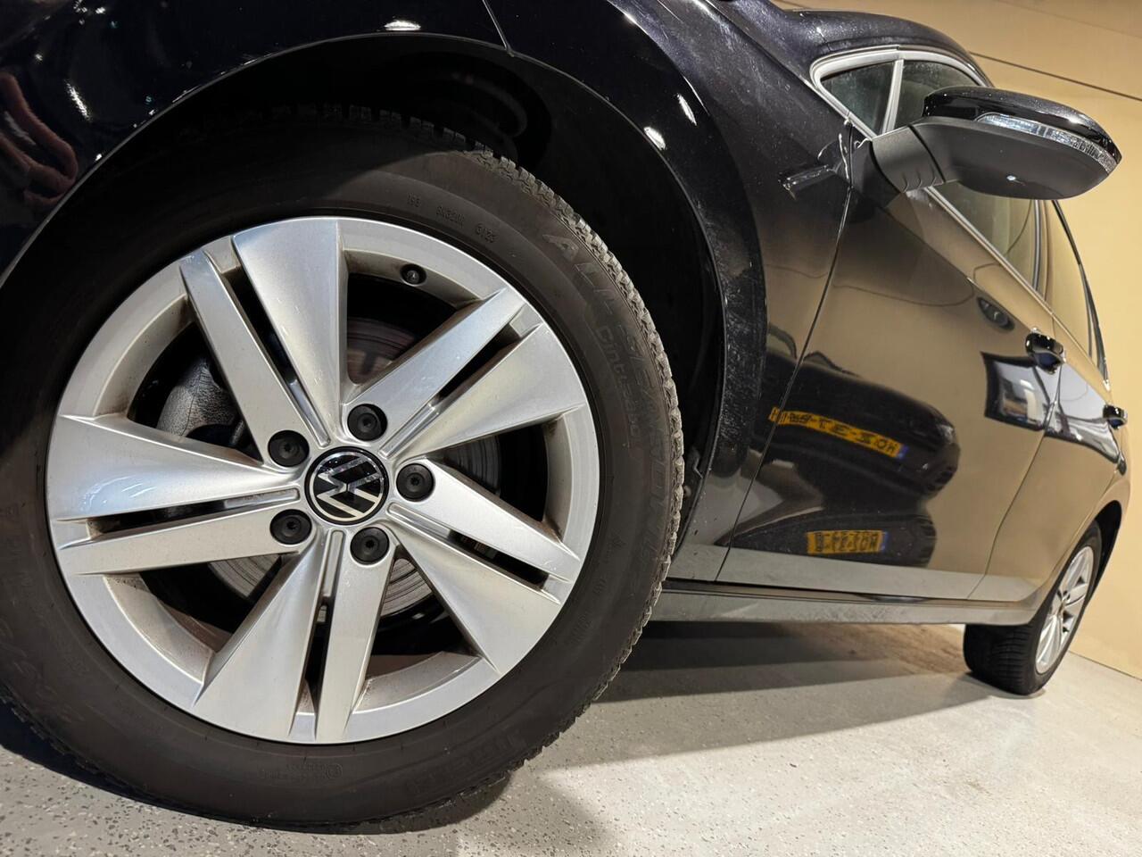 Volkswagen GOLF 1.0 eTSI Life Business |Massage |Memory |Stoel/Stuurverw. |Sfeer