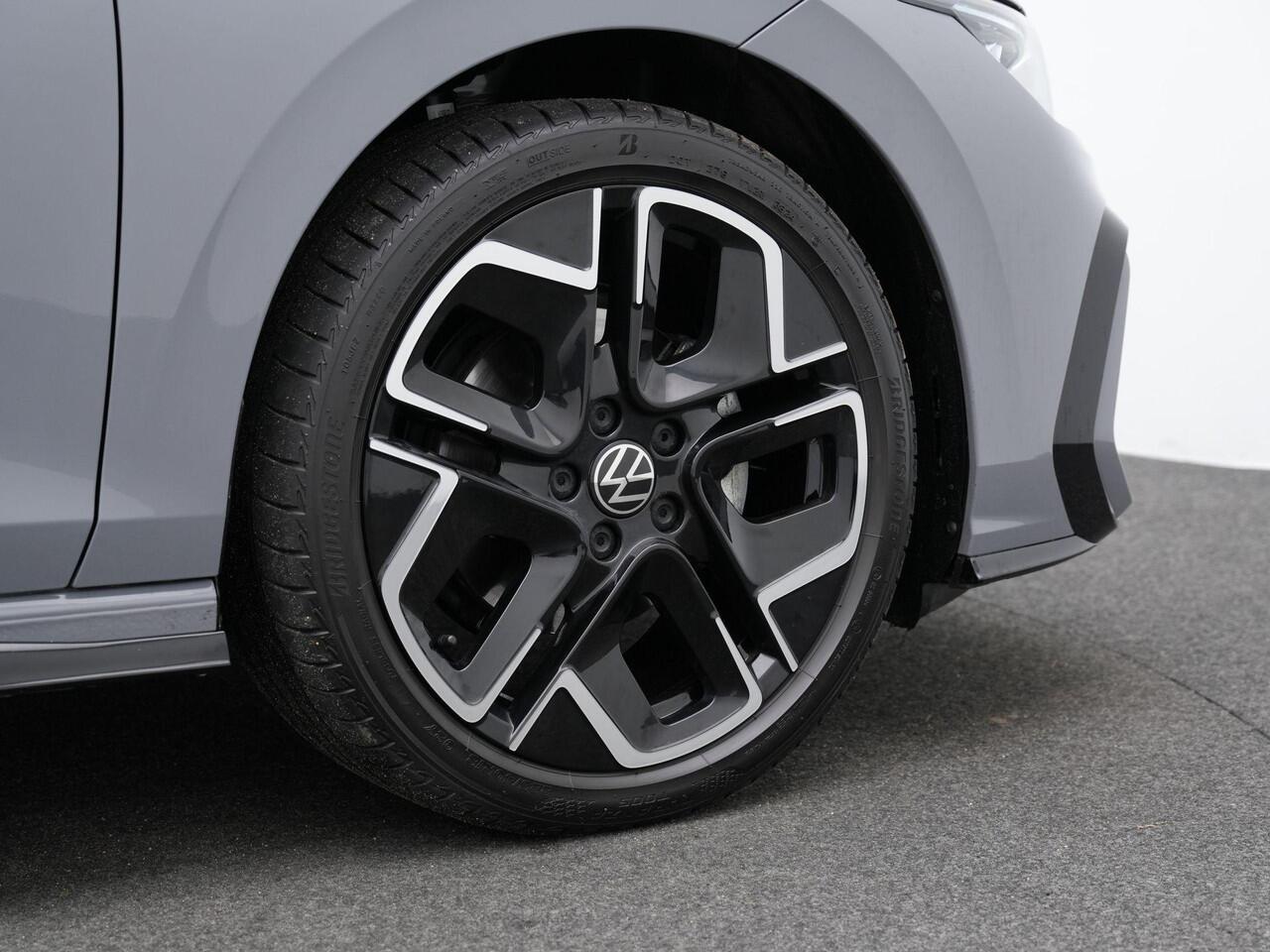 Volkswagen GOLF 1.5 eTSI 150 pk DSG R-Line | Panoramadak | 360 camera | IQ Light | Head-up display | Stuur-/stoelverwarming