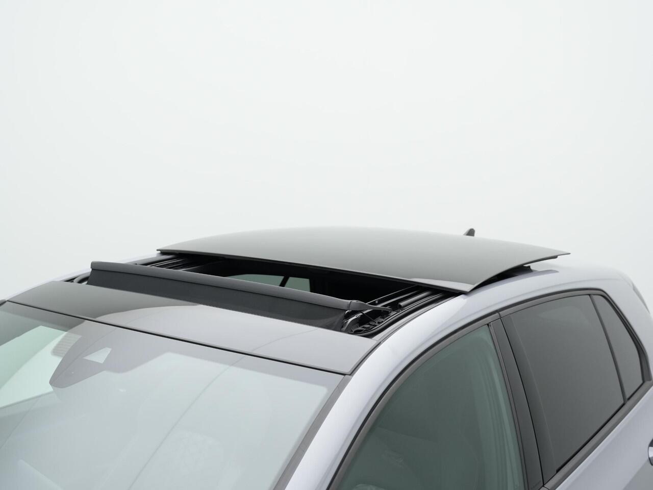 Volkswagen GOLF 1.5 eTSI 150 pk DSG R-Line | Panoramadak | 360 camera | IQ Light | Head-up display | Stuur-/stoelverwarming