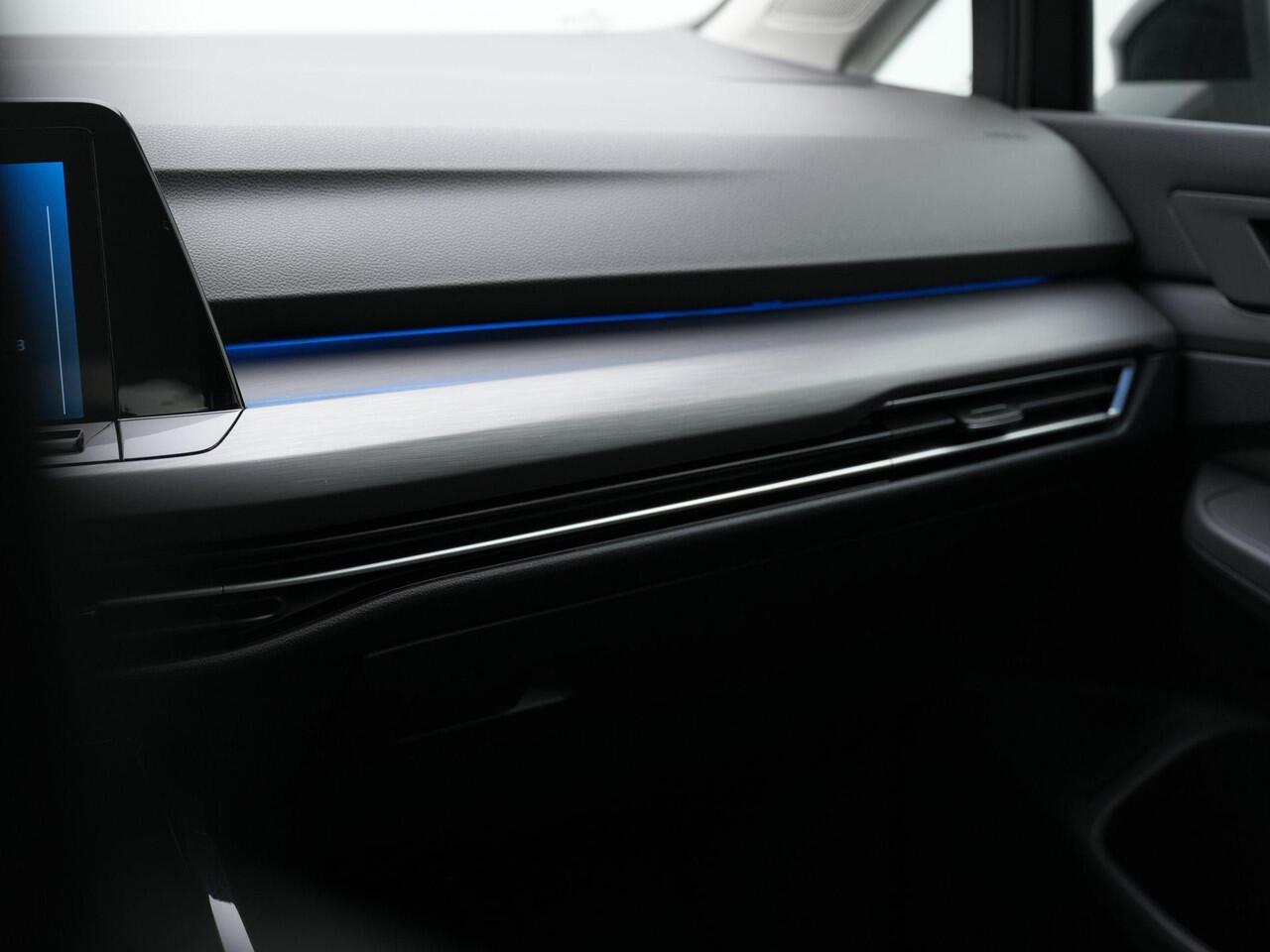 Volkswagen GOLF Variant 1.5 eTSI 130 pk DSG Style | Geheugen-/massagestoel | Adaptive Cruise | Carplay | Parkeersensoren voor/achter