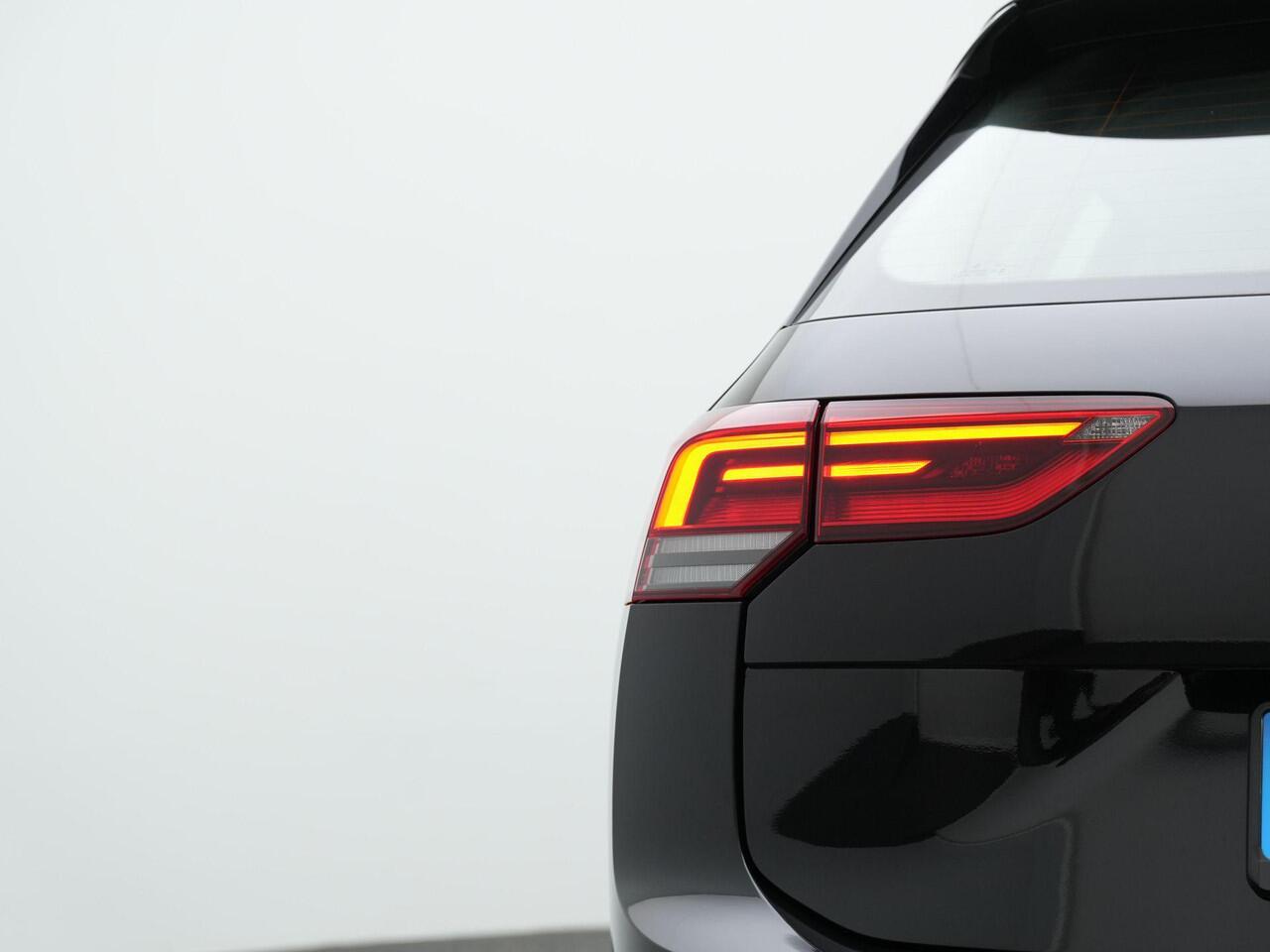 Volkswagen GOLF Variant 1.5 eTSI 130 pk DSG Style | Geheugen-/massagestoel | Adaptive Cruise | Carplay | Parkeersensoren voor/achter