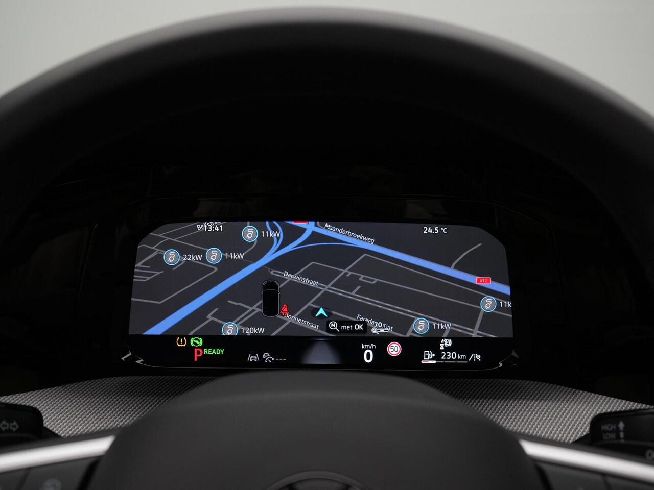 Volkswagen GOLF 1.5 eTSI 150 pk DSG R-Line Edition | Panoramadak | 360 camera | IQ Light | Head-up display