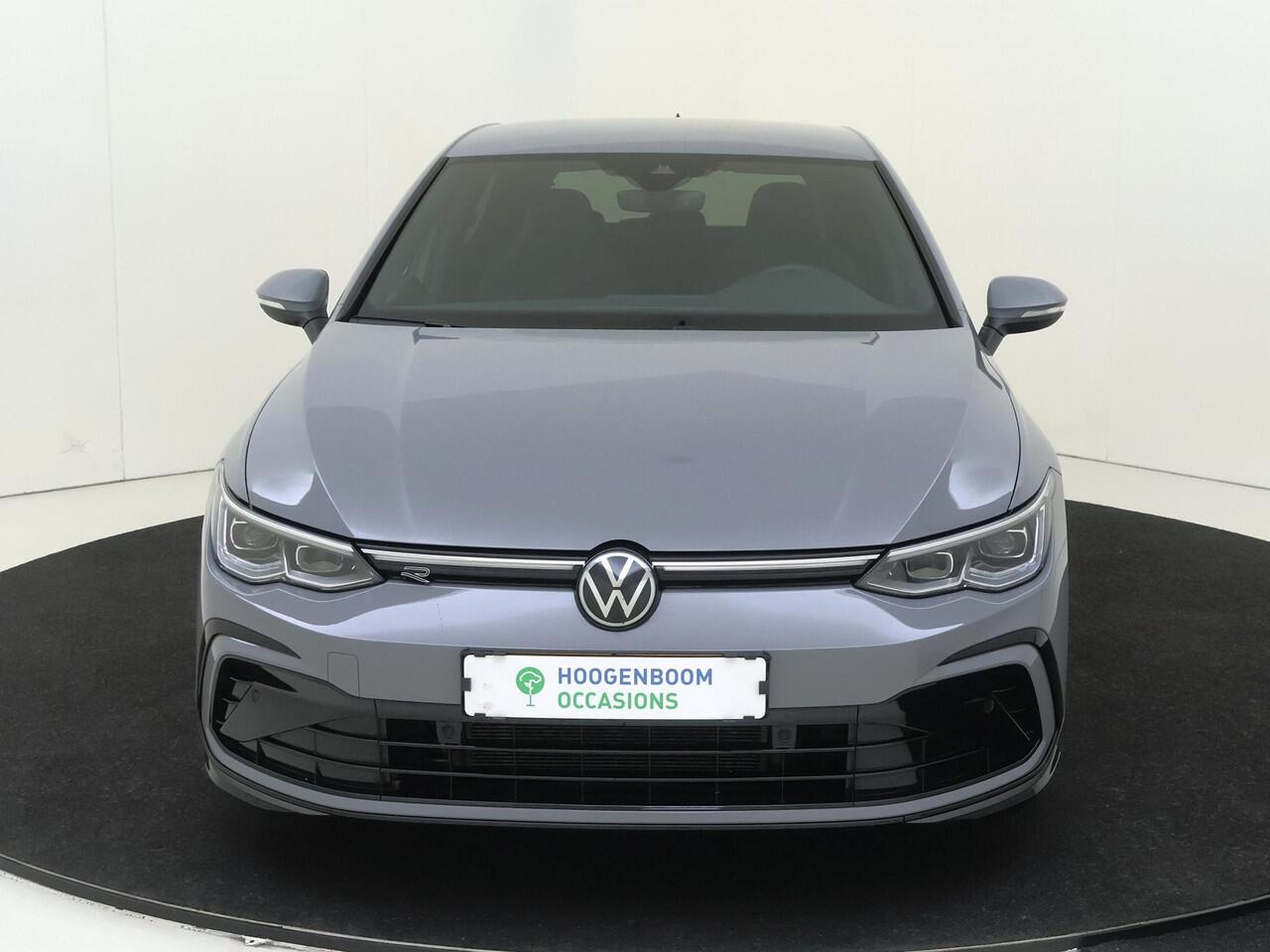 Volkswagen GOLF 1.5 TSI R-Line Business | Parkeerassistent | Dodehoek detectie | Adaptieve cruise control | Navigatie | Achteruitrijcamera | CarPlay | LED Plus verlichting |