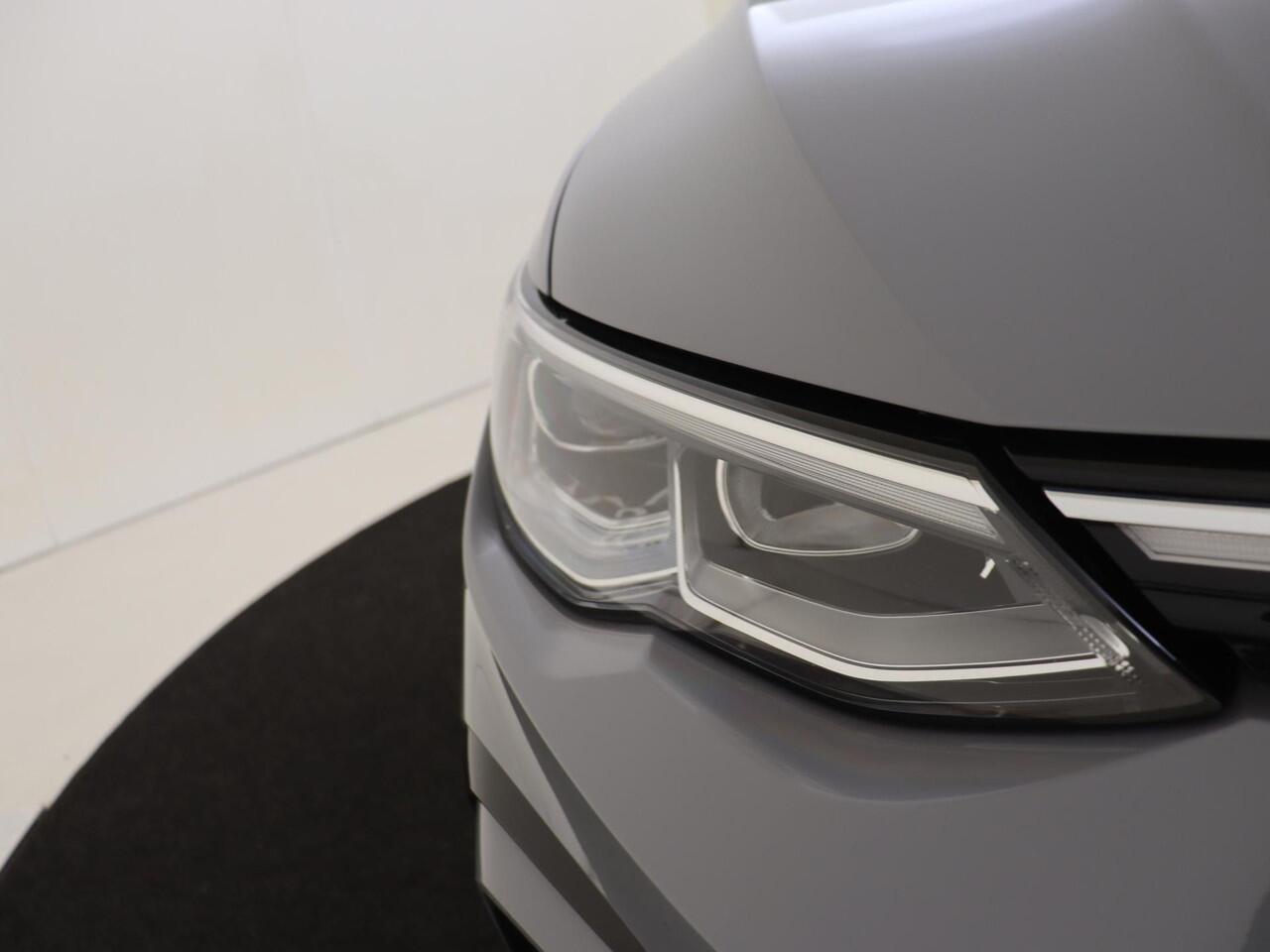 Volkswagen GOLF 1.5 TSI R-Line Business | Parkeerassistent | Dodehoek detectie | Adaptieve cruise control | Navigatie | Achteruitrijcamera | CarPlay | LED Plus verlichting |