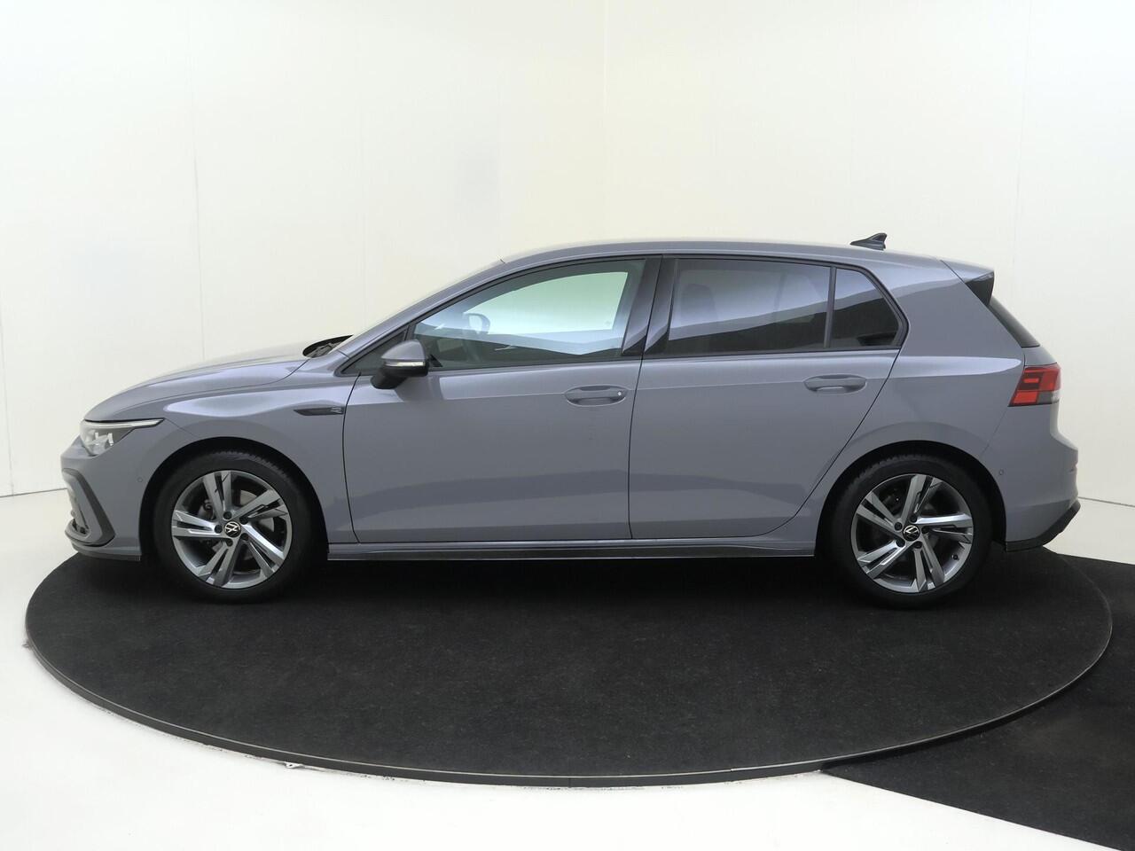 Volkswagen GOLF 1.5 TSI R-Line Business | Parkeerassistent | Dodehoek detectie | Adaptieve cruise control | Navigatie | Achteruitrijcamera | CarPlay | LED Plus verlichting |