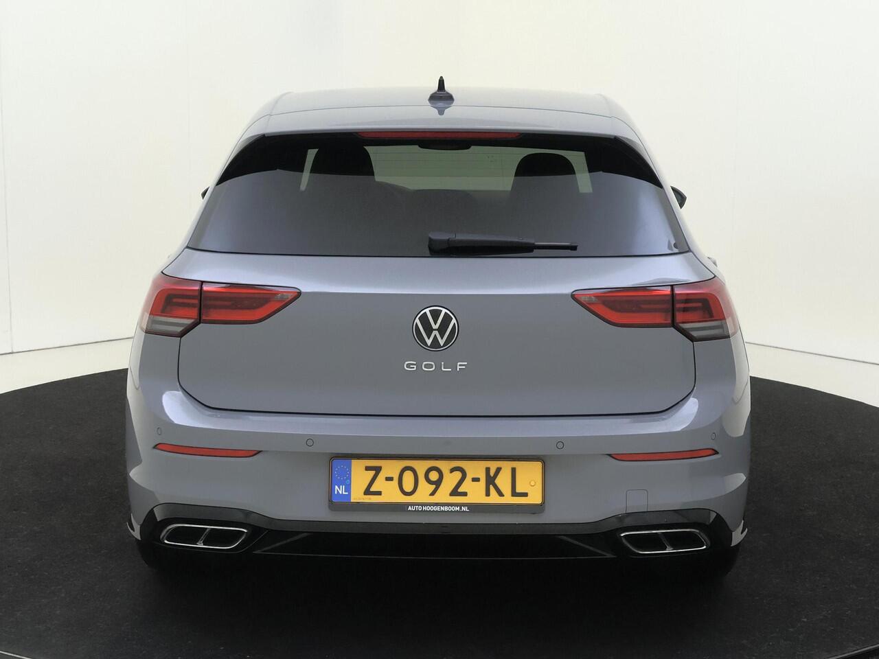 Volkswagen GOLF 1.5 TSI R-Line Business | Parkeerassistent | Dodehoek detectie | Adaptieve cruise control | Navigatie | Achteruitrijcamera | CarPlay | LED Plus verlichting |