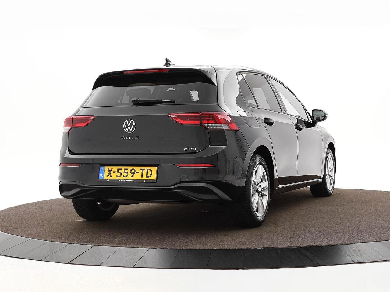 Volkswagen GOLF 1.0 eTSI 110pk DSG Life · Camera · Apple/Android Car Play · Sfeerverlichting · P-Sensoren · Navigatie · 16'' Inch · Garantie t/m 04-02-2028 of 100.000km
