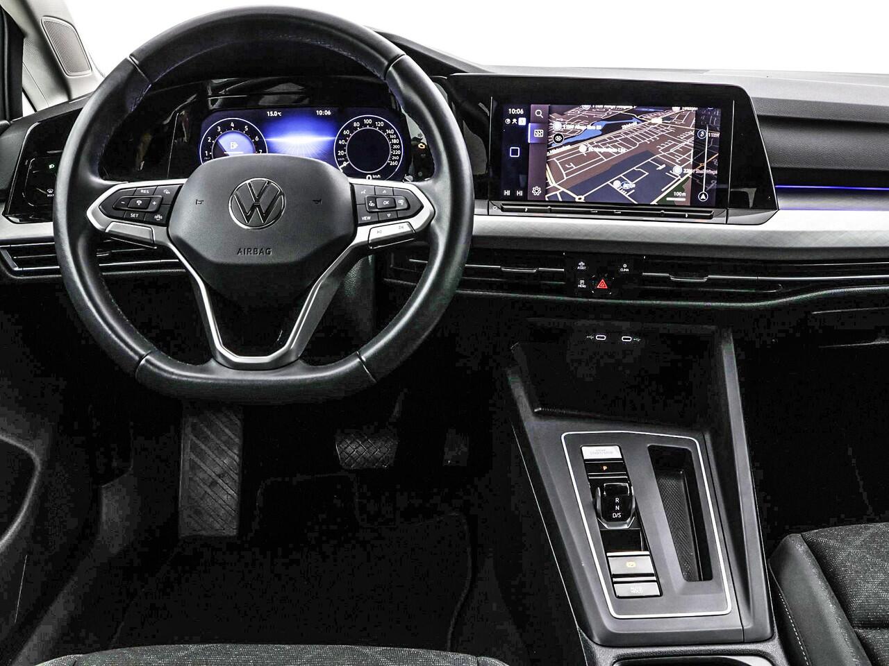 Volkswagen GOLF 1.0 eTSI 110pk DSG Life · Camera · Apple/Android Car Play · Sfeerverlichting · P-Sensoren · Navigatie · 16'' Inch · Garantie t/m 04-02-2028 of 100.000km
