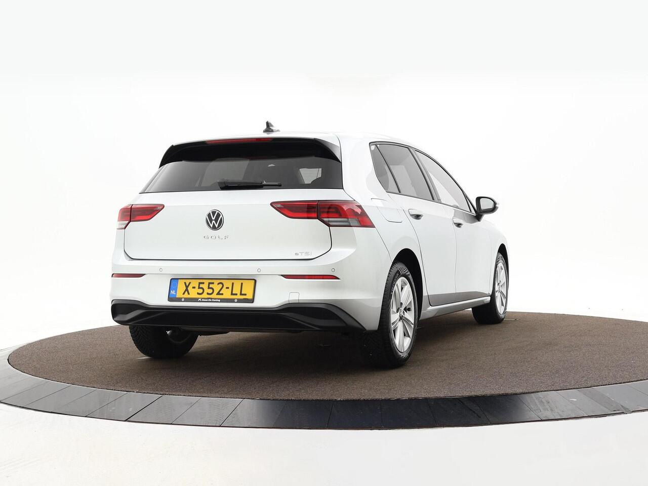 Volkswagen GOLF 1.0 eTSI 110pk Life Business · Apple/Android Car Play · Navigatie · Sfeerverlichting · P-Sensoren · 16'' Inch · Garantie t/m 12-01-2028 of 100.000km