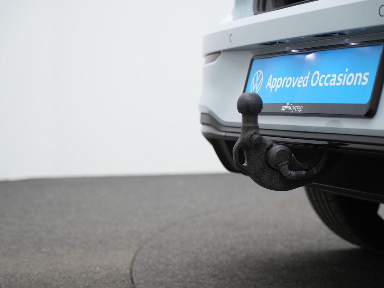 Volkswagen GOLF 1.5 eHybrid 272 pk GTE | Panoramadak | Trekhaak | Adaptief onderstel | Head-up display | IQ Light | Stuur-/stoelverwarming | Achteruitrijcamera