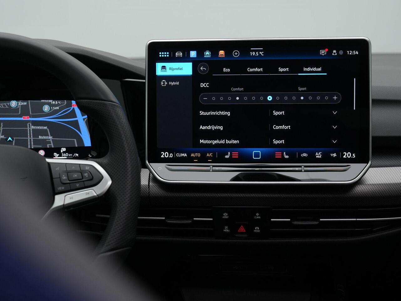 Volkswagen GOLF 1.5 eHybrid 272 pk GTE | Panoramadak | Trekhaak | Adaptief onderstel | Head-up display | IQ Light | Stuur-/stoelverwarming | Achteruitrijcamera