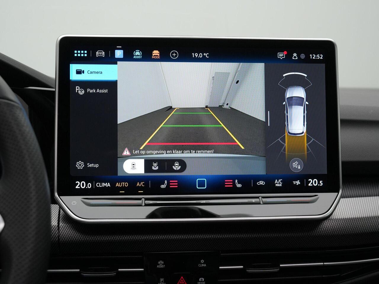 Volkswagen GOLF 1.5 eHybrid 272 pk GTE | Panoramadak | Trekhaak | Adaptief onderstel | Head-up display | IQ Light | Stuur-/stoelverwarming | Achteruitrijcamera