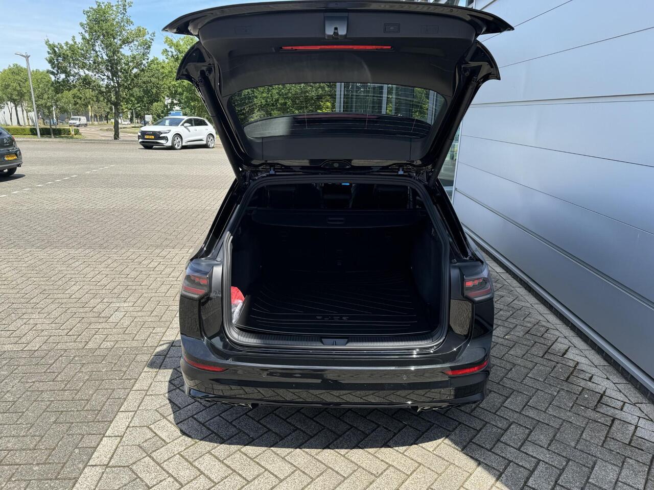 Volkswagen GOLF Variant R-Line-Edition 1.5 eTSI 85 kW / 116 pk Variant 7 v ersn. DSG | LED Matrix | Assistance Plus pakket |