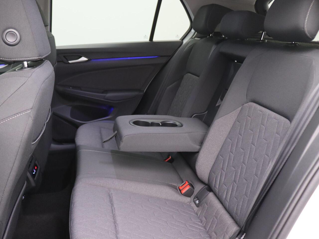 Volkswagen GOLF 1.5 eHybrid Life Edition 204PK DSG Navi via Apple Carplay/Android Auto, Achteruitrijcamera, Stoel-Stuurverwarming, Keyless, 18" LM Velgen Zwart, Adaptieve Cruise Controle