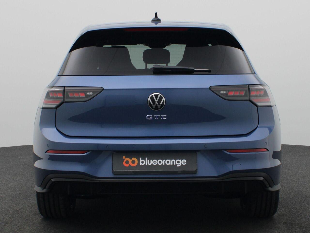 Volkswagen GOLF 1.5 eHybrid GTE 272PK DSG Black style, 18" lichtmetalen velgen, Side Assist, Achteruitrijcamera, Stoel-Stuurverwarming, Navi via Apple Carplay/Android Auto, Matrix-LED verlichting