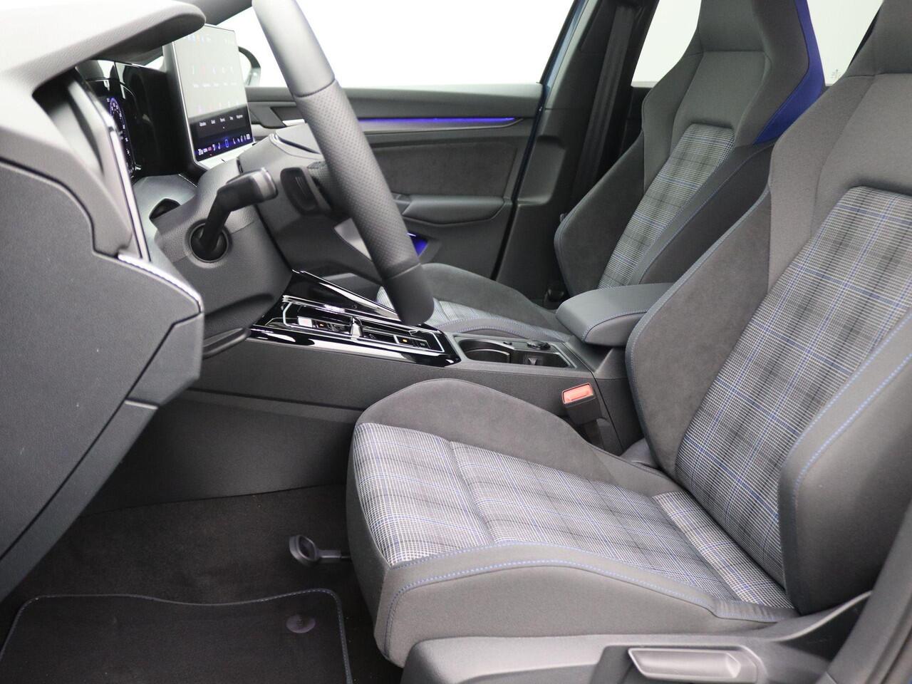 Volkswagen GOLF 1.5 eHybrid GTE 272PK DSG Black style, 18" lichtmetalen velgen, Side Assist, Achteruitrijcamera, Stoel-Stuurverwarming, Navi via Apple Carplay/Android Auto, Matrix-LED verlichting