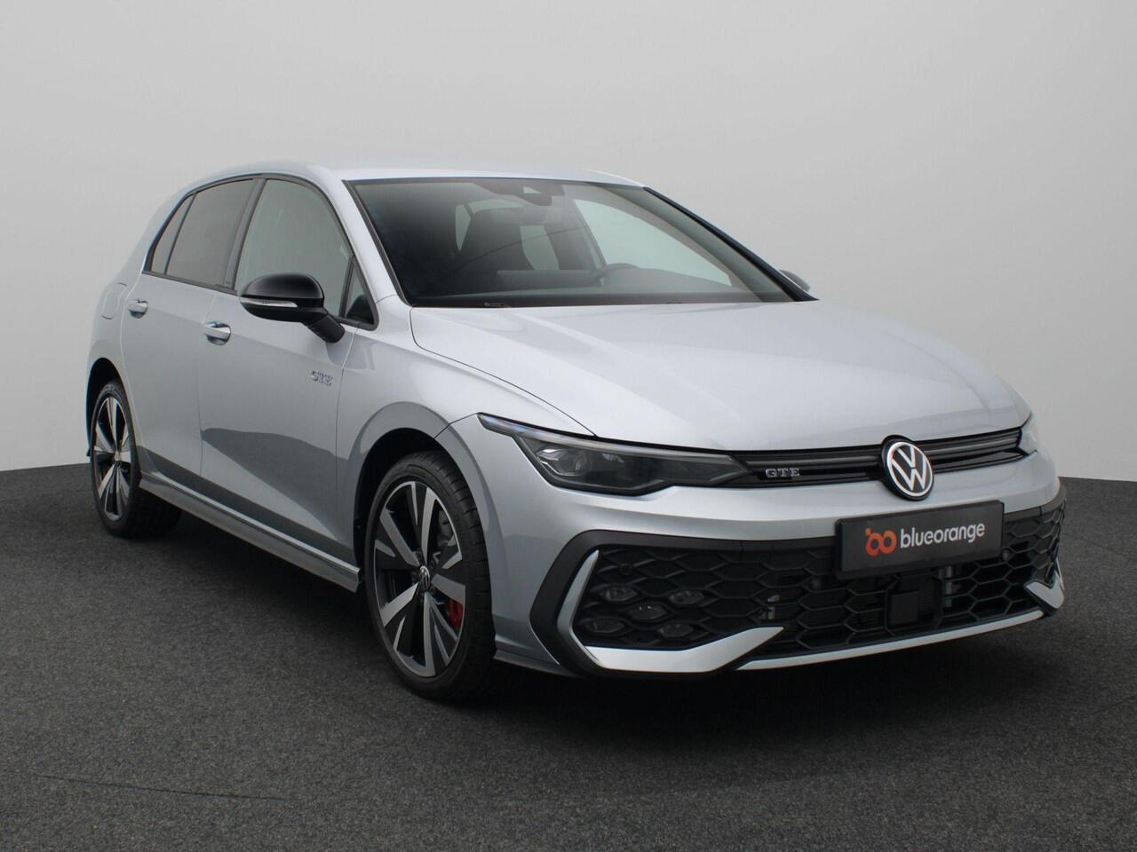 Volkswagen GOLF 1.5 eHybrid GTE 272PK DSG Side Assist, Achteruitrijcamera, Matrix-LED verlichting, 18" LM Velgen, Stoel-Stuurverwarming, Navi via Apple Carplay/Android Auto