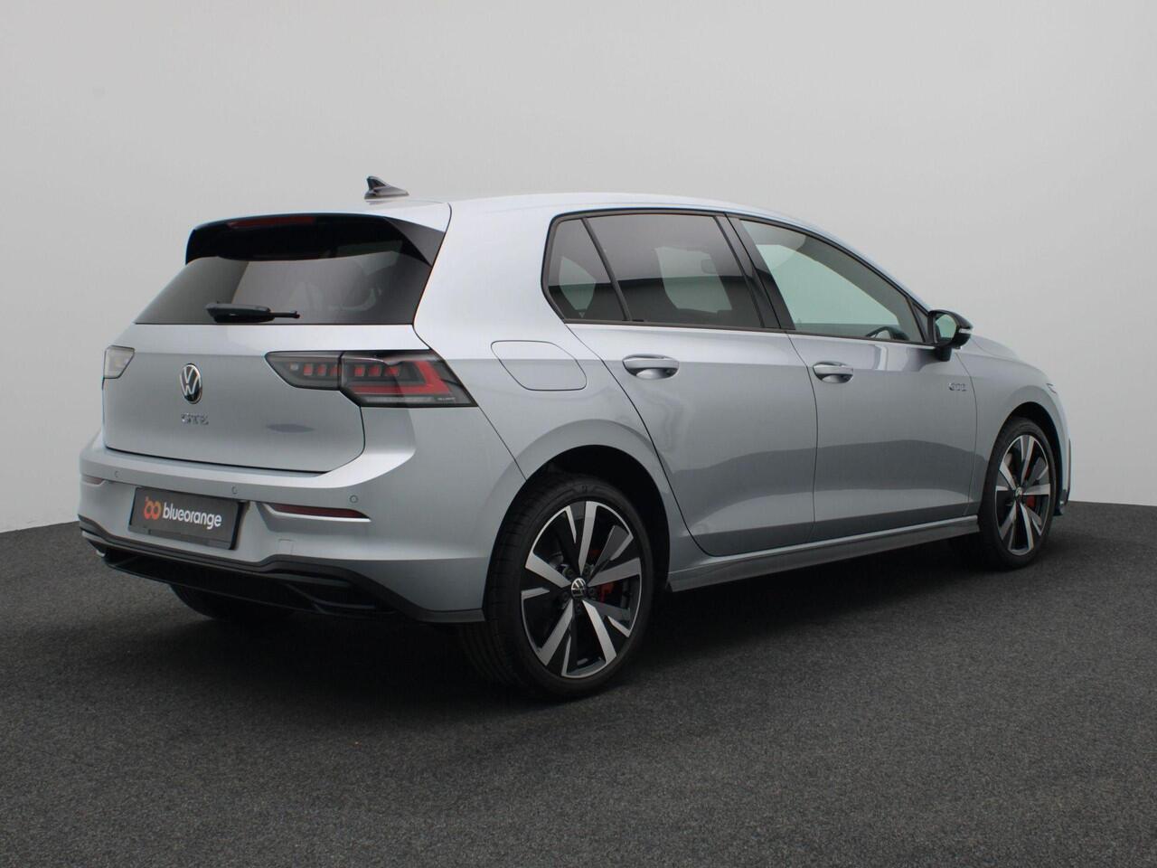 Volkswagen GOLF 1.5 eHybrid GTE 272PK DSG Side Assist, Achteruitrijcamera, Matrix-LED verlichting, 18" LM Velgen, Stoel-Stuurverwarming, Navi via Apple Carplay/Android Auto