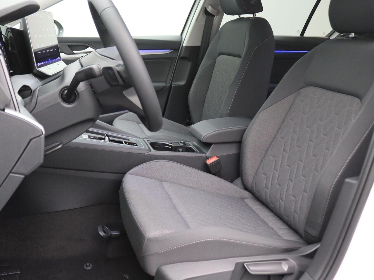 Volkswagen GOLF 1.5 eHybrid Life Edition 204PK DSG Navi via Apple Carplay/Android Auto, Achteruitrijcamera, Stoel-Stuurverwarming, Keyless, 17" LM Velgen, Adaptieve Cruise Control