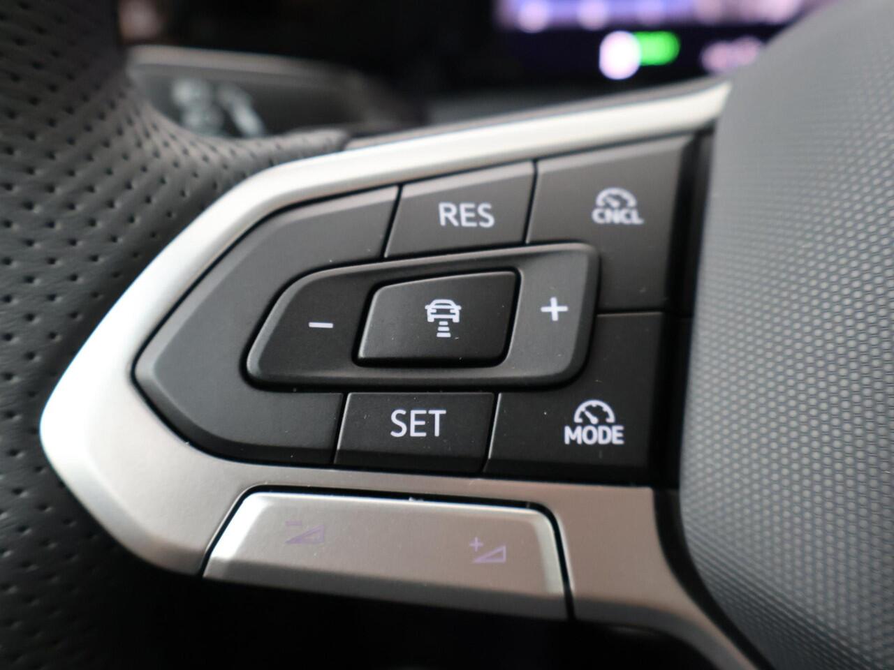 Volkswagen GOLF Variant R-Line-Edition 1.5 eTSI 85 kW / 116 pk Variant 7 v ersn. DSG | Panoramadak | Black Style | Assistance plus pakket |