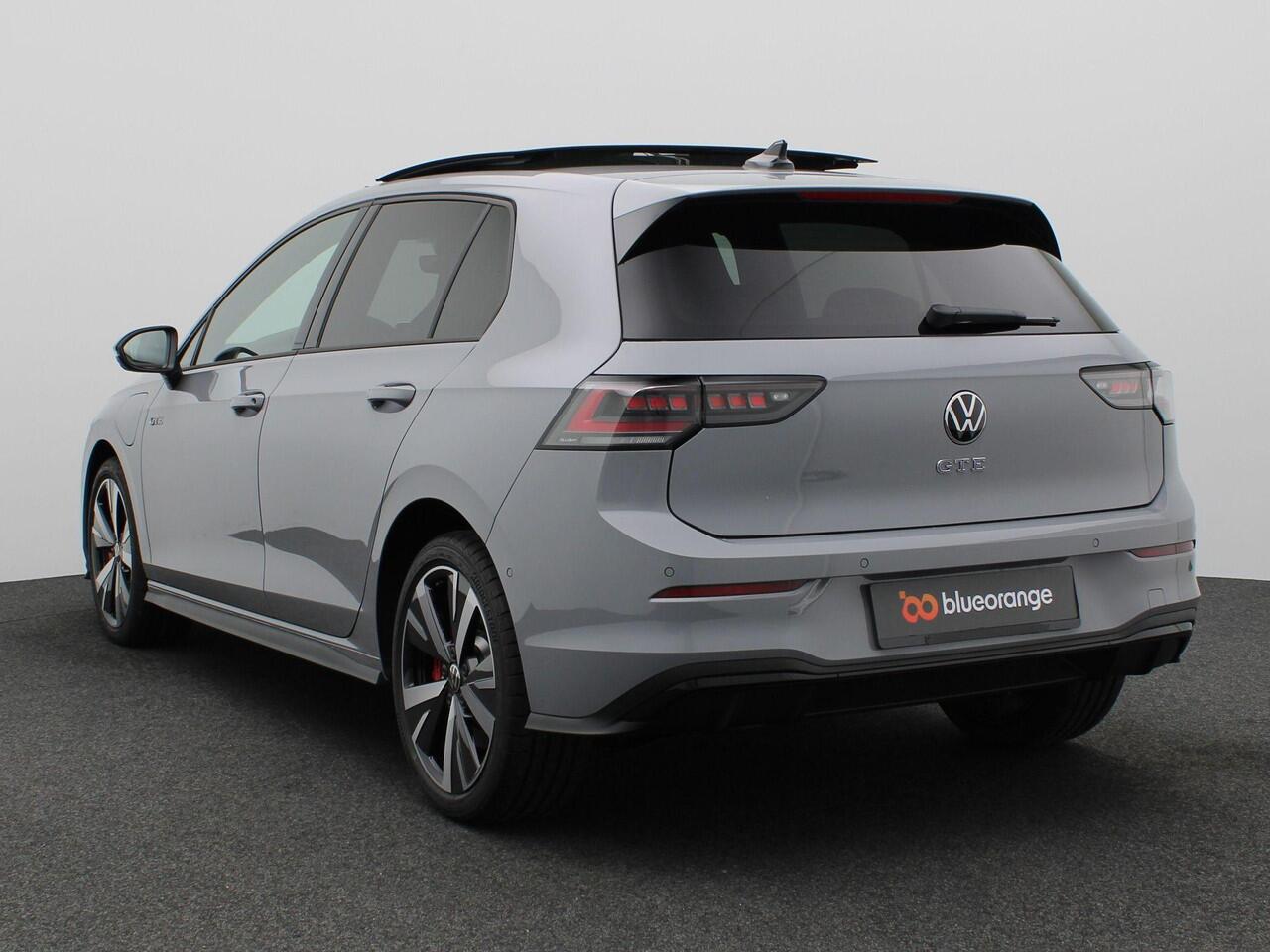 Volkswagen GOLF 1.5 eHybrid GTE 272PK DSG Trekhaak wegklapbaar, Head-up Display, Panoramadak, Area View, 18" Catania LMV, Adaptive Cruise Control, Black Style, Winterpakket, Navigatie