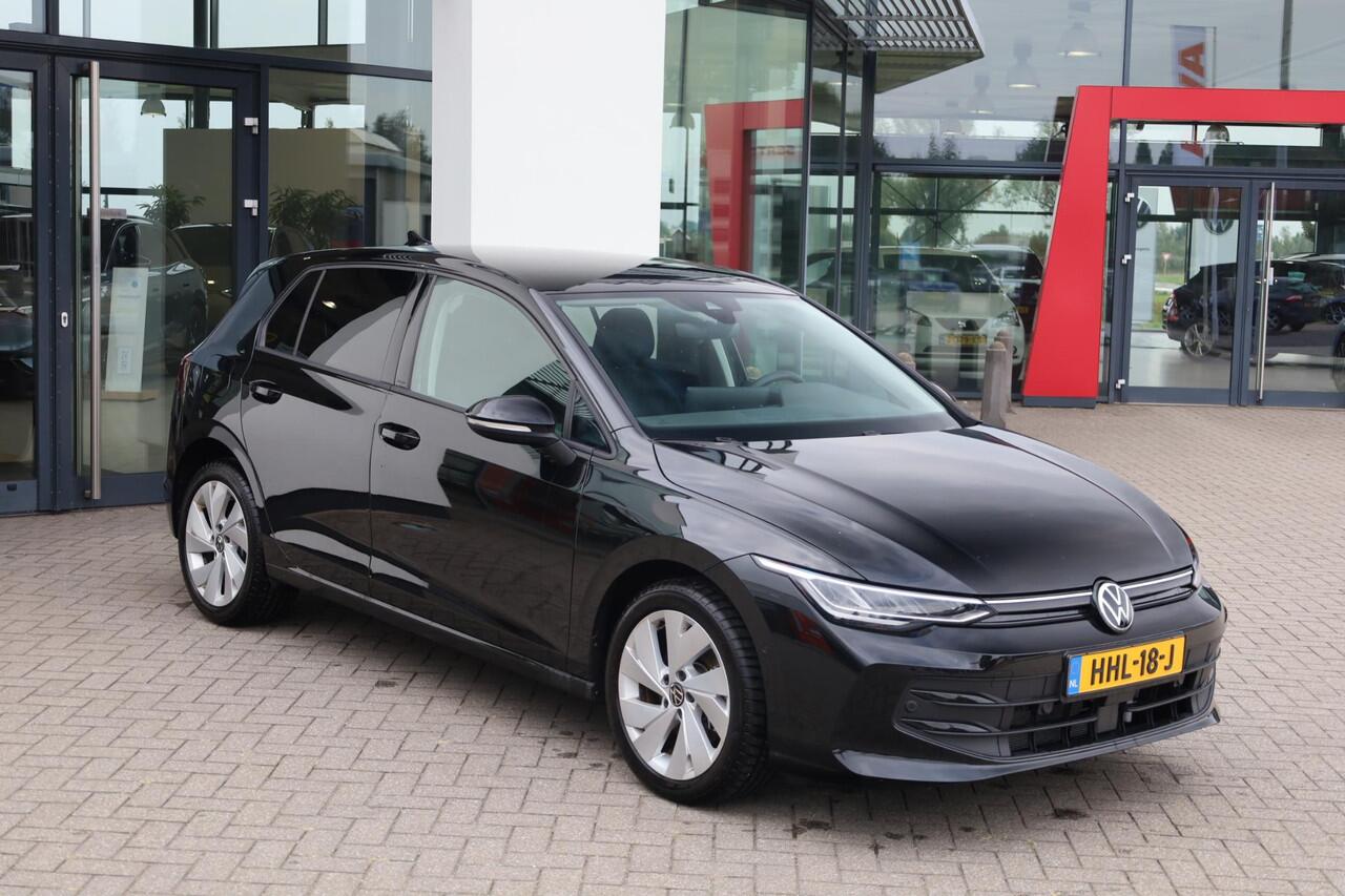 Volkswagen GOLF 1.5 eHybrid Life Edition 204PK / 150kW, Achteruitrijcamera, stoel- en stuurwiel verwarming, navigatie, Apple Carplay / Android Auto, 17" 'Nottingham' LMV, LED verlichting, DAB+, spraakbediening (voice-control), digital cockpit pro, multifunctioneel ledere