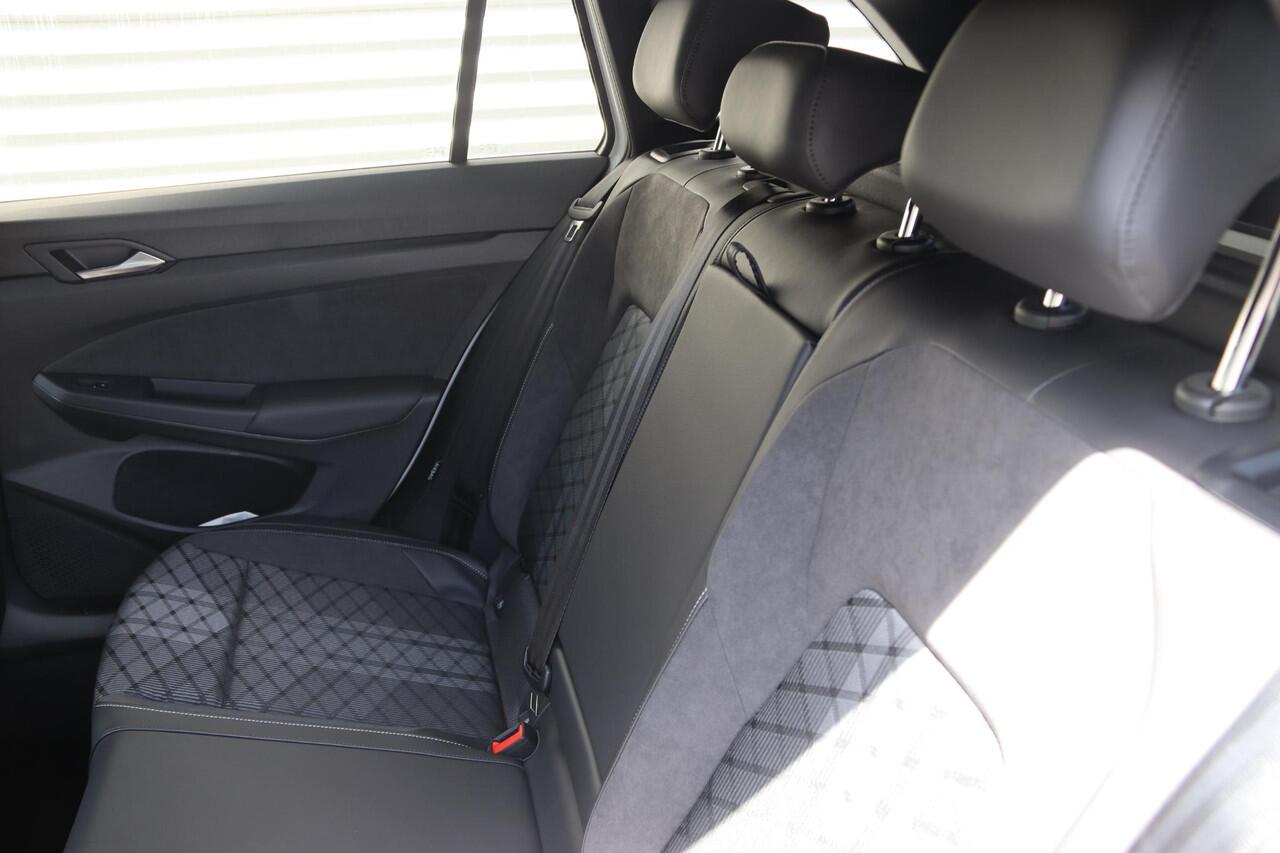 Volkswagen GOLF Variant R-Line-Edition 1.5 eTSI 85 kW / 116 pk Variant 7 v ersn. DSG | LED Matrix | Assistance Plus pakket |