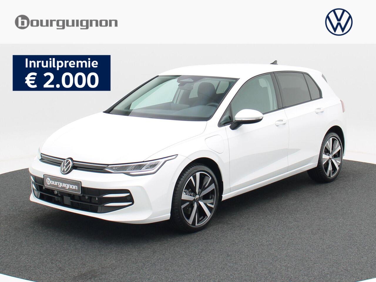 Volkswagen GOLF Life Edition 1.5 eHybrid 204 PK | Trekhaak | Adaptive Cruise Control | Stoelverwarming | 18" Lichtmetalen Velgen |