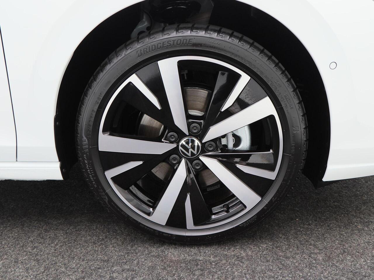 Volkswagen GOLF Life Edition 1.5 eHybrid 204 PK | Trekhaak | Adaptive Cruise Control | Stoelverwarming | 18" Lichtmetalen Velgen |