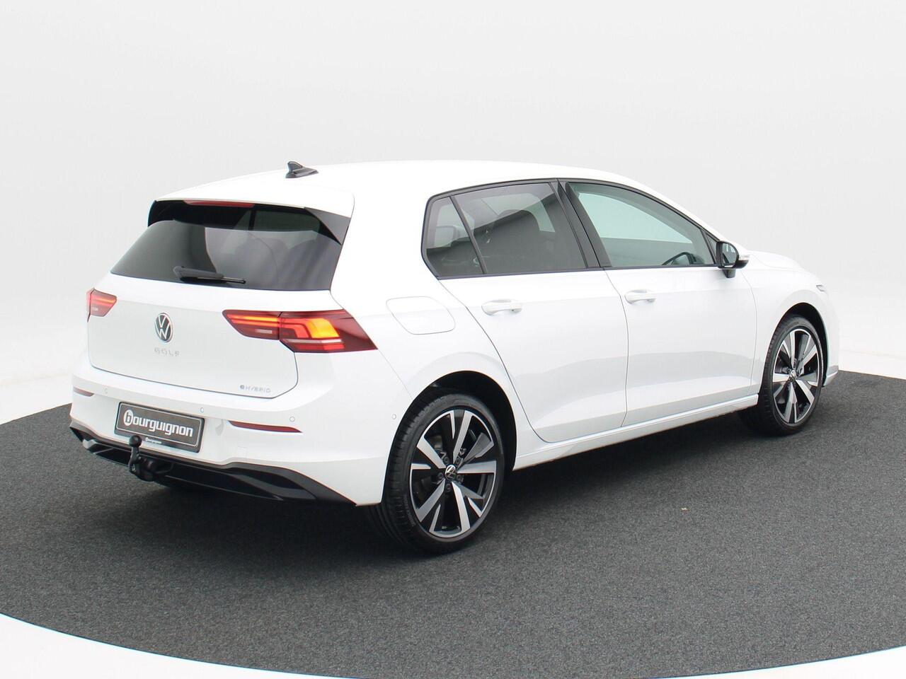 Volkswagen GOLF Life Edition 1.5 eHybrid 204 PK | Trekhaak | Adaptive Cruise Control | Stoelverwarming | 18" Lichtmetalen Velgen |