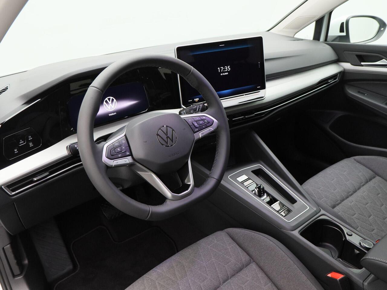 Volkswagen GOLF Life Edition 1.5 eHybrid 204 PK | Trekhaak | Adaptive Cruise Control | Stoelverwarming | 18" Lichtmetalen Velgen |