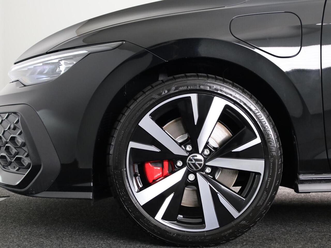 Volkswagen GOLF 1.5 eHybrid GTE 272PK PHEV |Panorama dak | Black Style | 18" Lm velgen | Multimedia pakket plus |