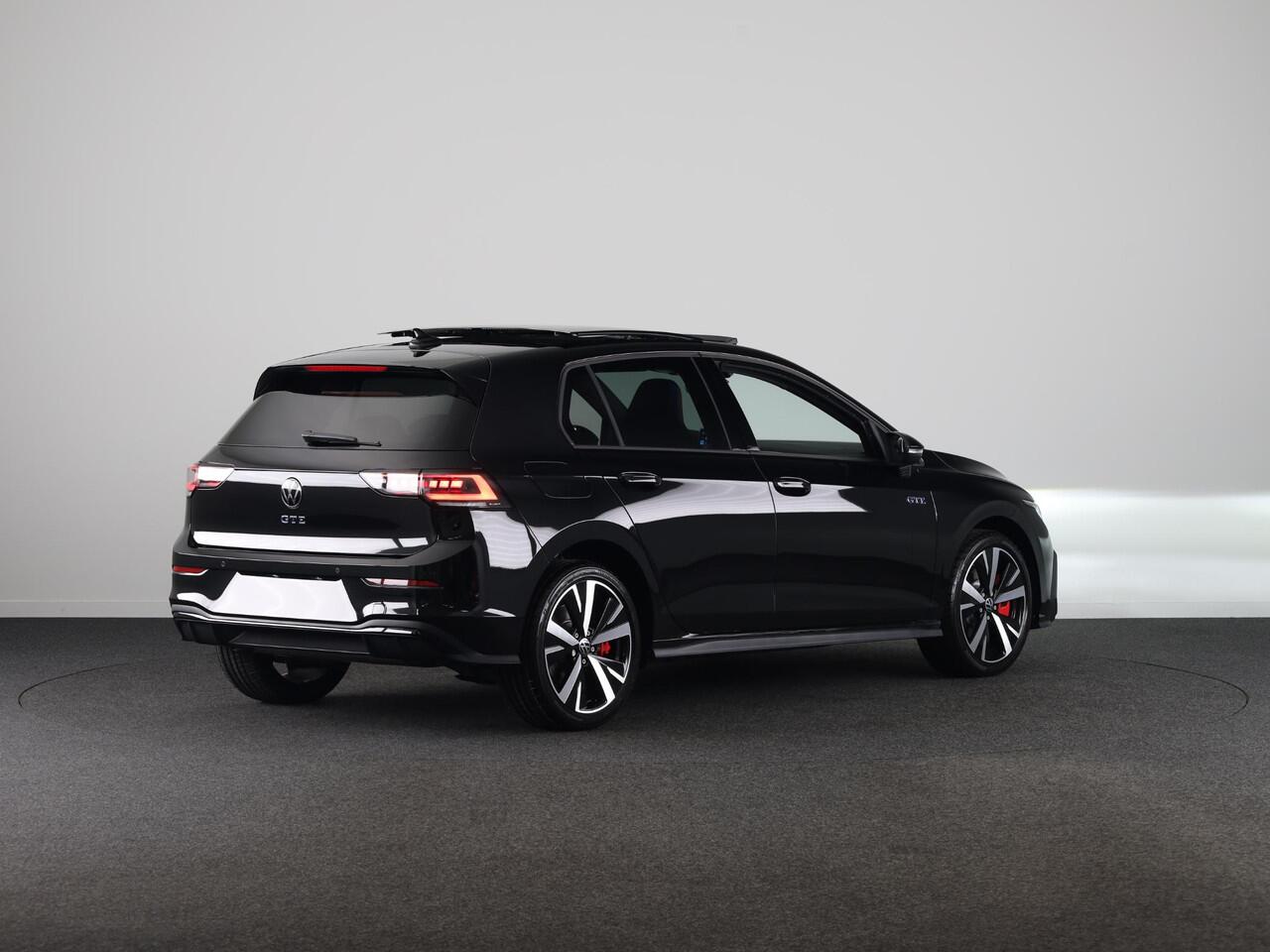 Volkswagen GOLF 1.5 eHybrid GTE 272PK PHEV |Panorama dak | Black Style | 18" Lm velgen | Multimedia pakket plus |