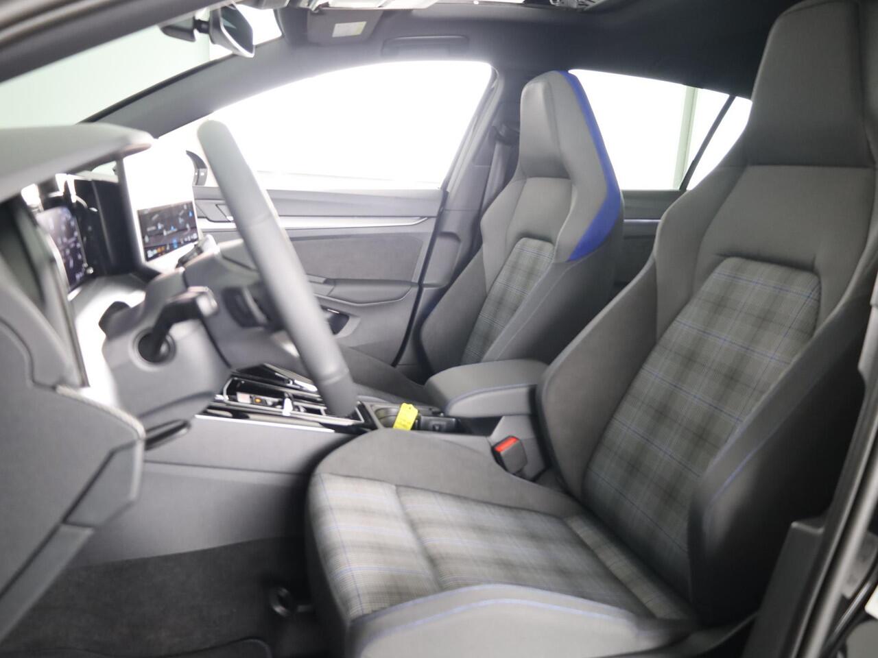 Volkswagen GOLF 1.5 eHybrid GTE 272PK PHEV |Panorama dak | Black Style | 18" Lm velgen | Multimedia pakket plus |