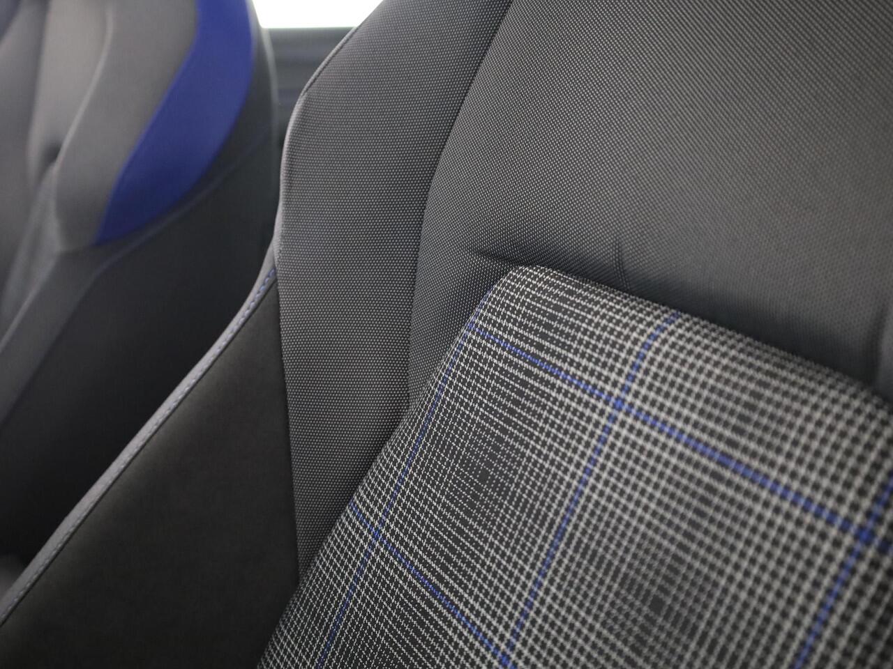 Volkswagen GOLF 1.5 eHybrid GTE 272PK PHEV |Panorama dak | Black Style | 18" Lm velgen | Multimedia pakket plus |