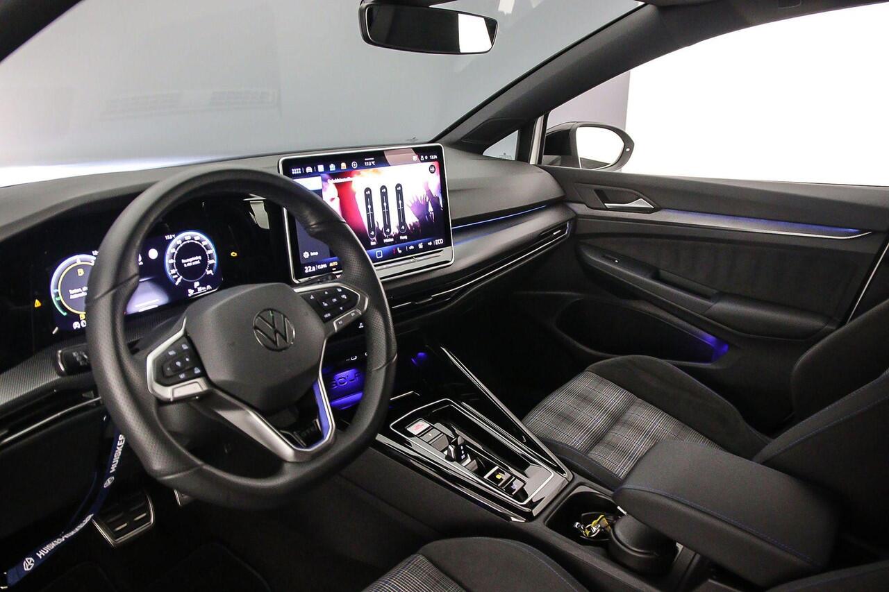 Volkswagen GOLF GTE 1.5 TSI eHybrid 272pk DSG Automaat Trekhaak, Adaptive cruise control, LED matrix koplampen, Achteruitrijcamera, Navigatie