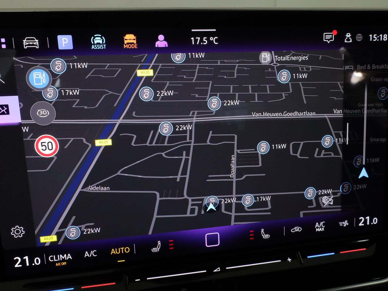 Volkswagen GOLF 1.5 eTSI 50 Jahre Edition 150 pk Automaat (DSG) | Navigatie | Panoramadak | Parkeersensoren (Park assist) | Achteruitrijcamera | Matrix LED koplampen | Stoelverwarming |