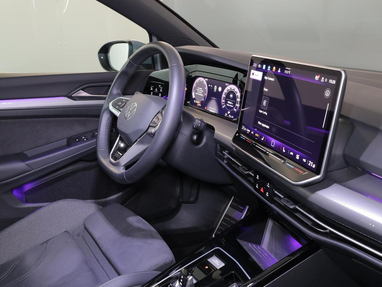 Volkswagen GOLF 1.5 eTSI 50 Jahre Edition 150 pk Automaat (DSG) | Navigatie | Panoramadak | Parkeersensoren (Park assist) | Achteruitrijcamera | Matrix LED koplampen | Stoelverwarming |