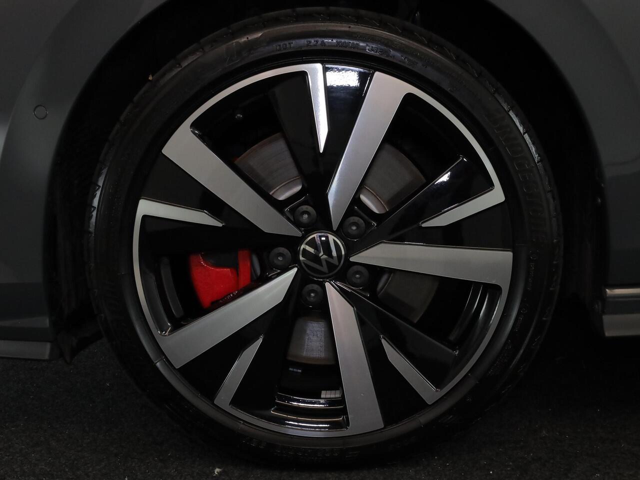 Volkswagen GOLF 1.5 eHybrid GTE 272 pk Automaat (DSG) | Sportpakket | Panoramadak | Lederen bekleding | Elektr. trekhaak | Parkeersensoren | Blackstyle | Stoelverwarming |