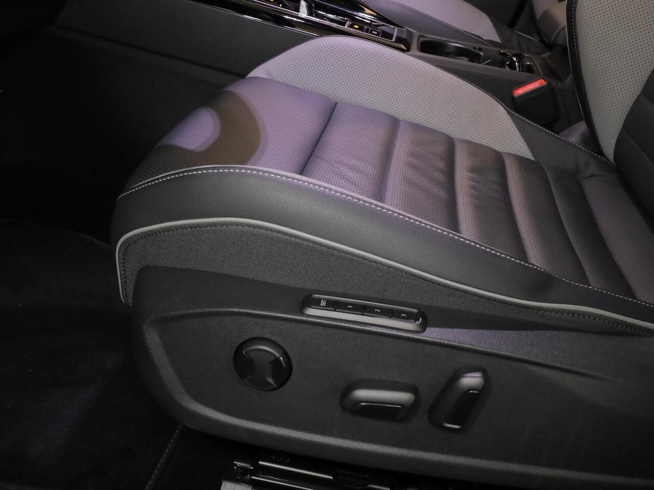 Volkswagen GOLF 1.5 eHybrid GTE 272 pk Automaat (DSG) | Sportpakket | Panoramadak | Lederen bekleding | Elektr. trekhaak | Parkeersensoren | Blackstyle | Stoelverwarming |