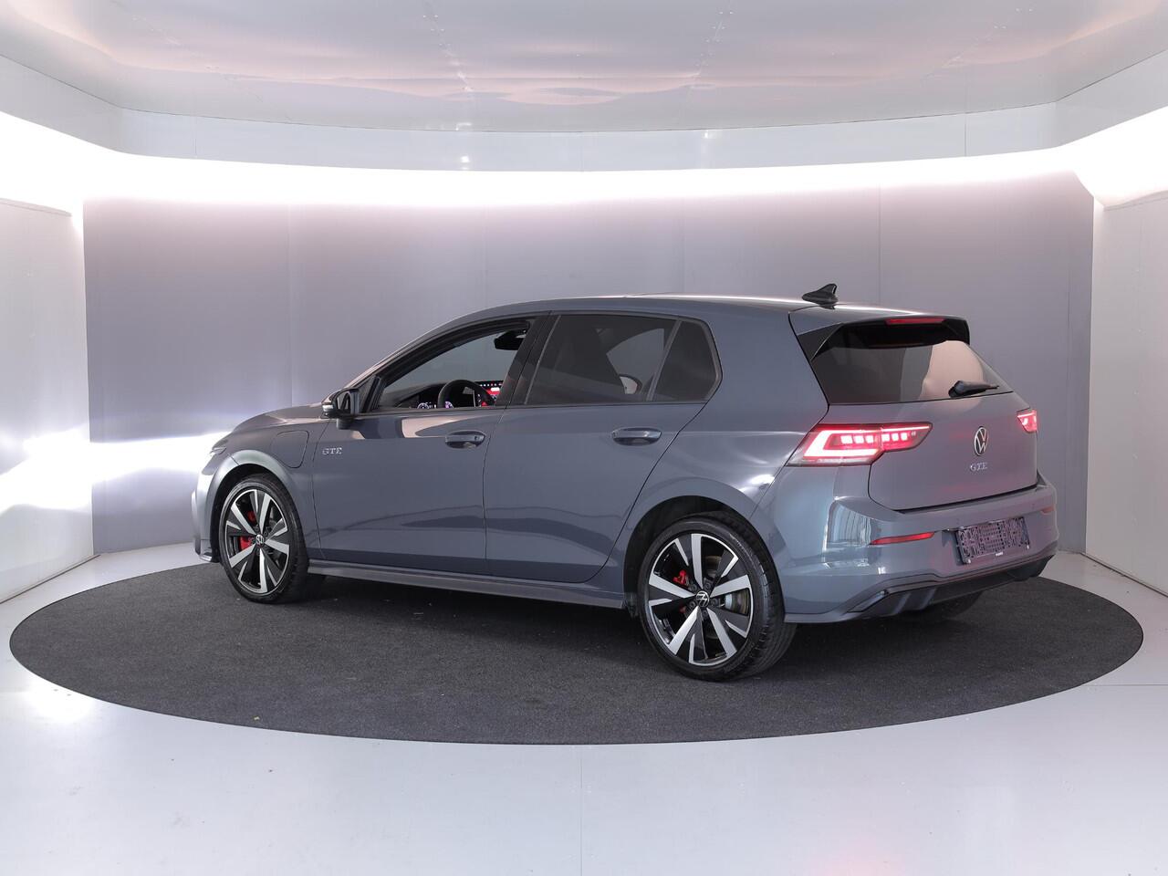 Volkswagen GOLF 1.5 eHybrid GTE 272 pk Automaat (DSG) | Sportpakket | Panoramadak | Lederen bekleding | Elektr. trekhaak | Parkeersensoren | Blackstyle | Stoelverwarming |