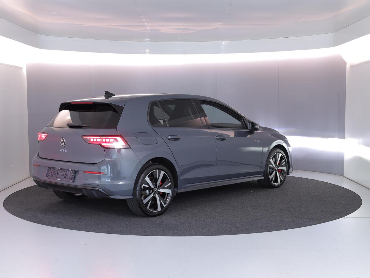 Volkswagen GOLF 1.5 eHybrid GTE 272 pk Automaat (DSG) | Sportpakket | Panoramadak | Lederen bekleding | Elektr. trekhaak | Parkeersensoren | Blackstyle | Stoelverwarming |