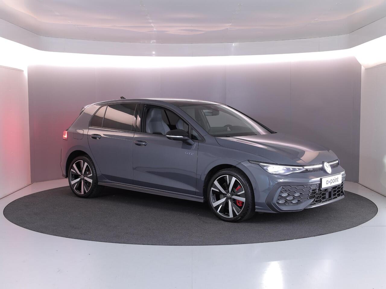 Volkswagen GOLF 1.5 eHybrid GTE 272 pk Automaat (DSG) | Sportpakket | Panoramadak | Lederen bekleding | Elektr. trekhaak | Parkeersensoren | Blackstyle | Stoelverwarming |