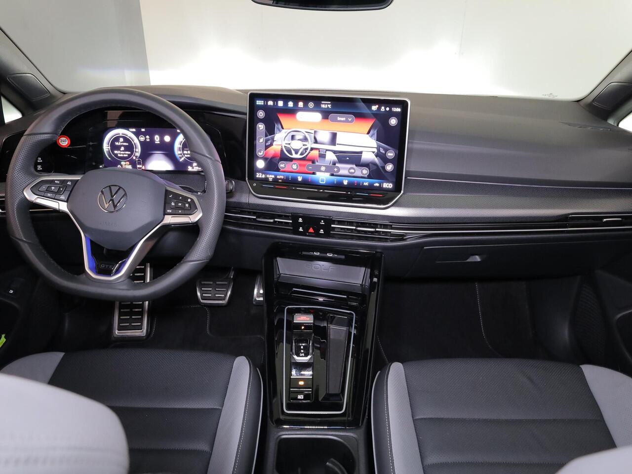 Volkswagen GOLF 1.5 eHybrid GTE 272 pk Automaat (DSG) | Sportpakket | Panoramadak | Lederen bekleding | Elektr. trekhaak | Parkeersensoren | Blackstyle | Stoelverwarming |