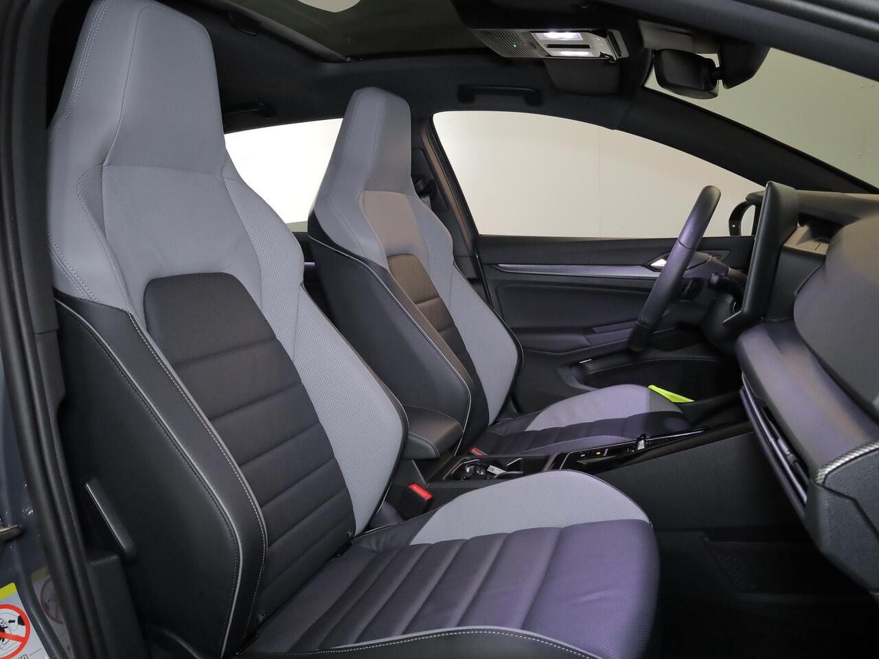 Volkswagen GOLF 1.5 eHybrid GTE 272 pk Automaat (DSG) | Sportpakket | Panoramadak | Lederen bekleding | Elektr. trekhaak | Parkeersensoren | Blackstyle | Stoelverwarming |