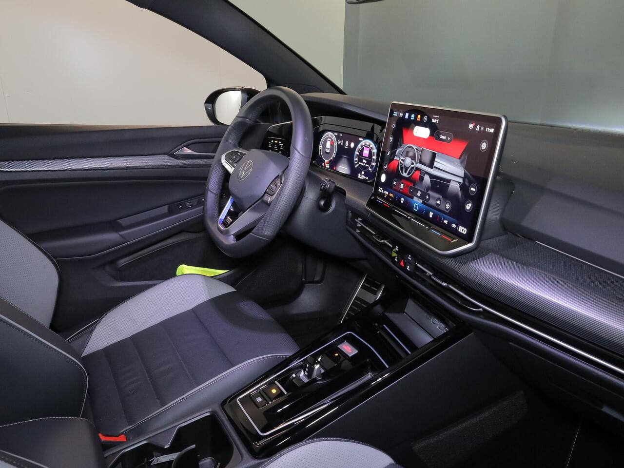 Volkswagen GOLF 1.5 eHybrid GTE 272 pk Automaat (DSG) | Sportpakket | Panoramadak | Lederen bekleding | Elektr. trekhaak | Parkeersensoren | Blackstyle | Stoelverwarming |